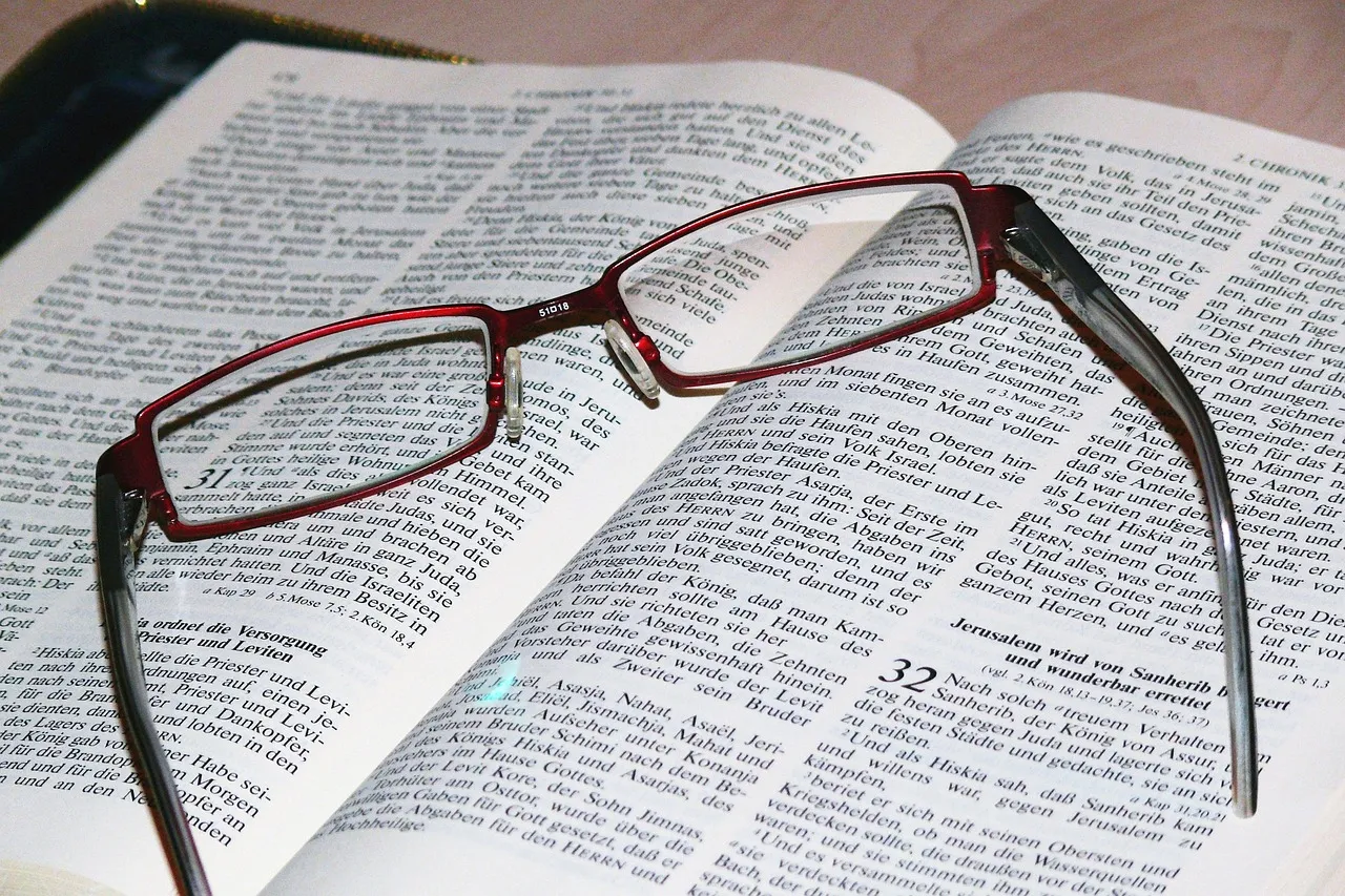 Depending On God - 5 Keys To A Blessed Life; five ways that we can choose to have God's blessings in our lives, by letting go of what we want, and accepting what God Has For us.  #Bible