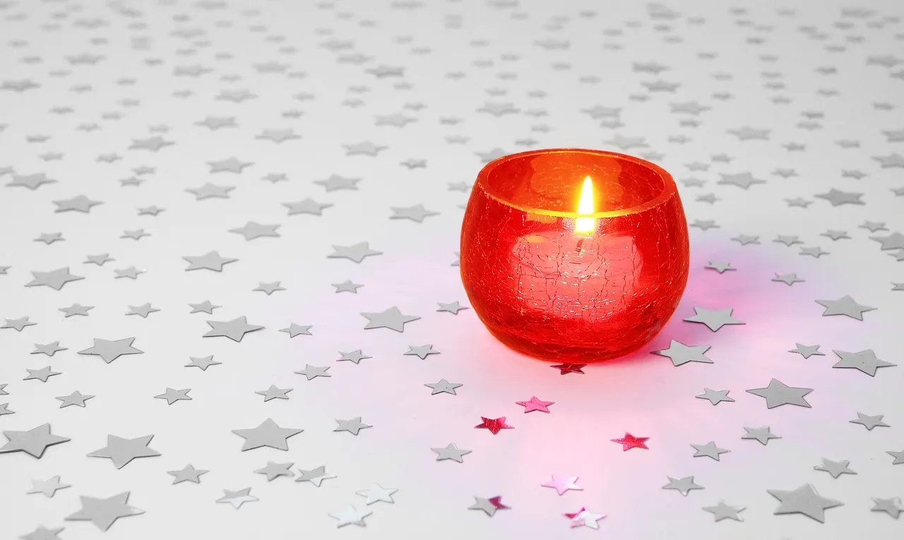 Simple and Thrifty Christmas Decorations