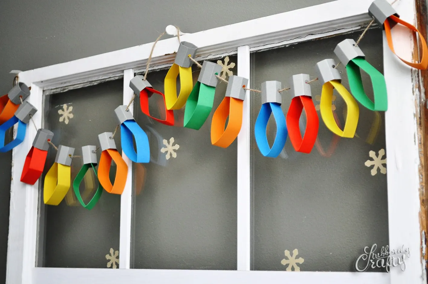 Paper Christmas Lights Garland [Tutorial] | Stubbornly Crafty